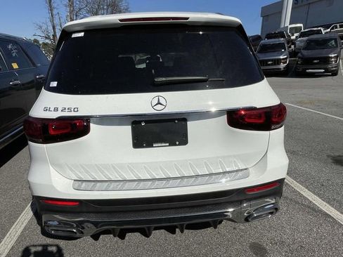 Used 2021 Mercedes-Benz GLB 250 image 4