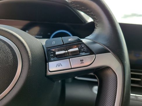Used 2025 Hyundai Elantra SEL FWD image 24
