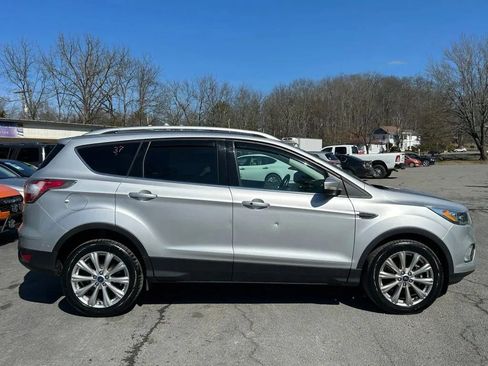 Used 2017 Ford Escape Titanium image 9