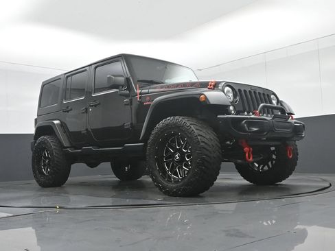 Used 2017 Jeep Wrangler Unlimited Sahara w/ Connectivity Group AWD/4WD image 42