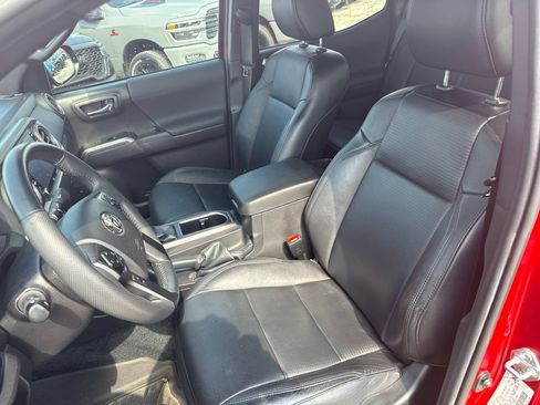 Used 2023 Toyota Tacoma TRD Sport w/ TRD Premium Sport Package AWD/4WD image 11