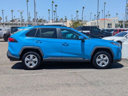 Used 2019 Toyota RAV4 XLE w/ Convenience Package FWD image 4