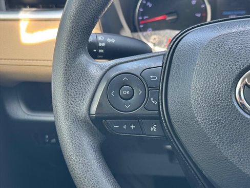 Used 2020 Toyota RAV4 LE FWD image 16