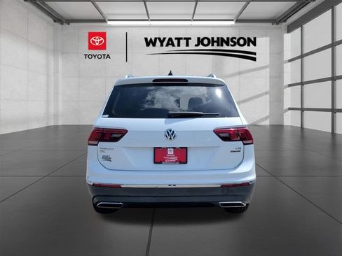 Used 2018 Volkswagen Tiguan SEL AWD/4WD image 4