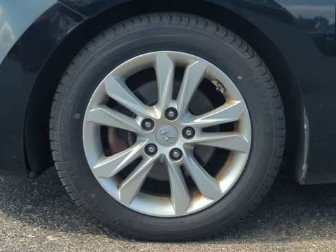 Used 2015 Hyundai Elantra GT FWD image 14