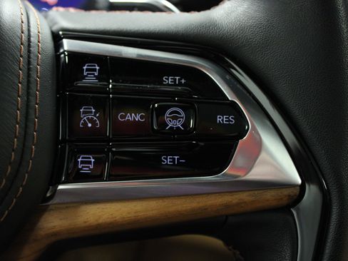 Used 2024 Jeep Grand Cherokee Summit image 20