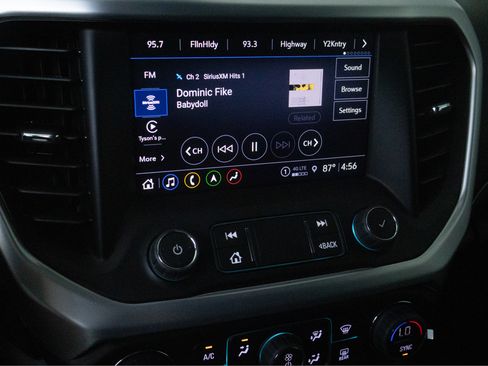 Used 2023 GMC Acadia SLT w/ Elevation Edition FWD image 15