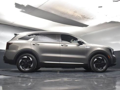 Certified 2025 Kia Sorento EX image 32
