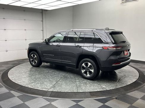Used 2023 Jeep Grand Cherokee 4WD 4xe image 2