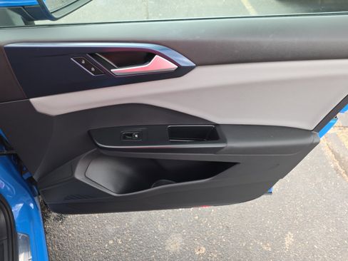 Used 2022 Volkswagen Taos SE w/ Panoramic Sunroof Package image 27