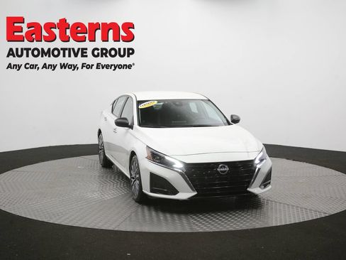 Used 2025 Nissan Altima 2.5 SV FWD image 50