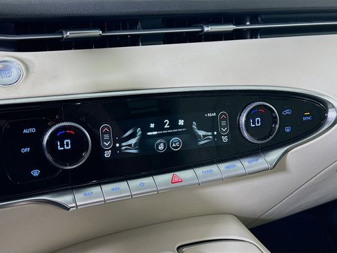 Used 2025 Genesis GV70 2.5T w/ Select Package image 24