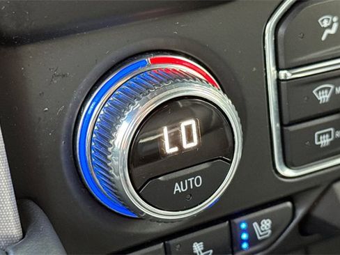 Used 2024 GMC Yukon SLT image 30