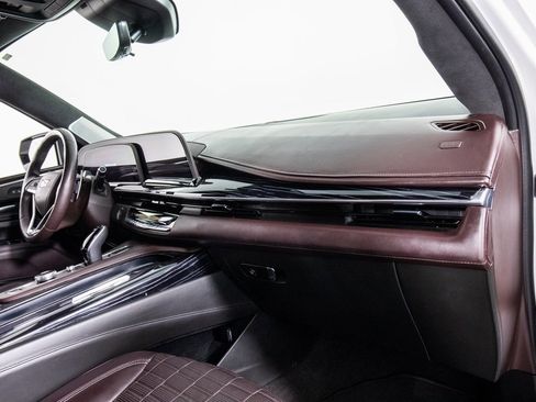 Used 2023 Cadillac Escalade V w/ LPO, ONYX Package image 24