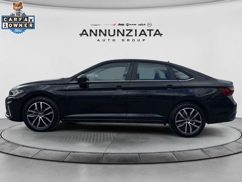 Used 2025 Volkswagen Jetta SE FWD image 2