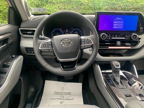 New 2026 Toyota Highlander Limited AWD/4WD image 16