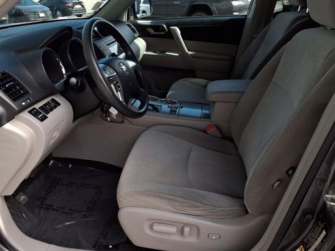 Used 2012 Toyota Highlander FWD image 16