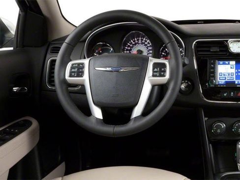 Used 2013 Chrysler 200 LX FWD image 4