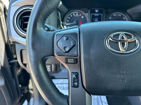 Used 2023 Toyota Tacoma TRD Off-Road w/ Technology Package AWD/4WD image 15