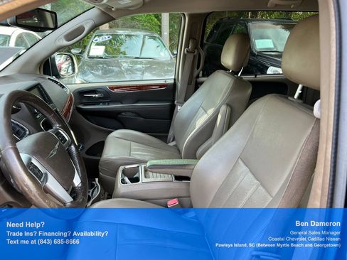 Used 2013 Chrysler Town & Country Touring-L w/ Entertainment Group #2 FWD image 7