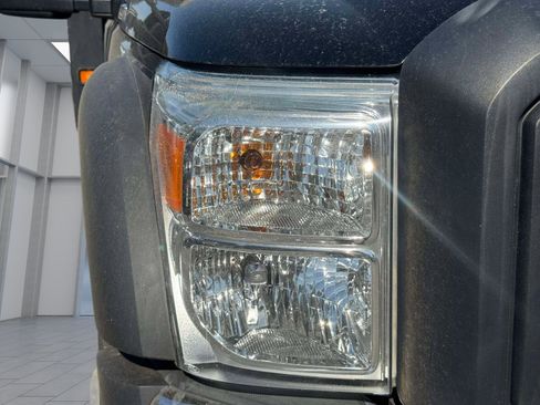 Used 2015 Ford F550 2WD Regular Cab Super Duty image 8