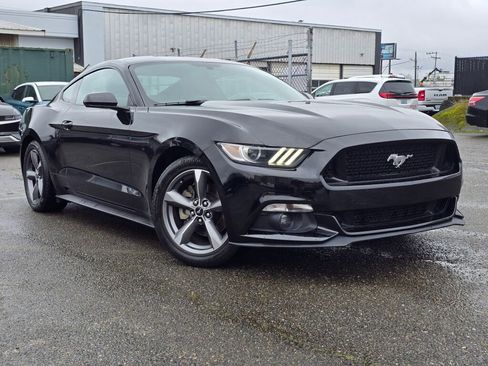 Used 2017 Ford Mustang EcoBoost image 3