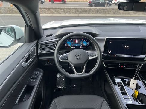 Certified 2025 Volkswagen Atlas Cross Sport SE image 16