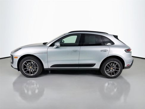 Certified 2025 Porsche Macan image 2