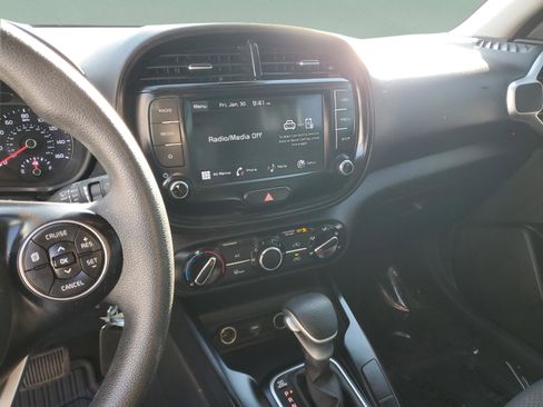 Used 2022 Kia Soul LX w/ Technology Package image 23