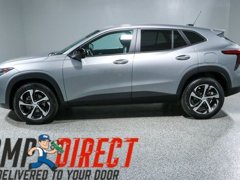Used 2024 Chevrolet Trax RS w/ Sunroof Package FWD image 10