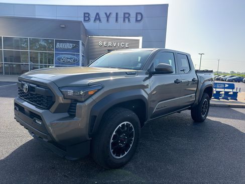 Used 2025 Toyota Tacoma TRD Off-Road w/ TRD Off Road Upgrade Package AWD/4WD image 2