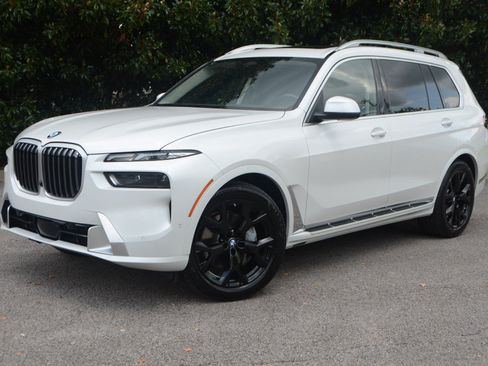 Used 2025 BMW X7 xDrive40i w/ Premium Package AWD/4WD image 10