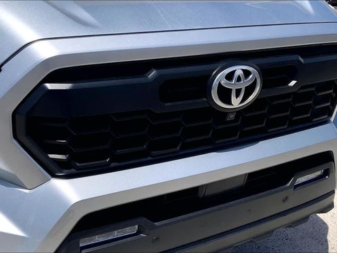 Used 2024 Toyota Tacoma TRD Sport AWD/4WD image 33