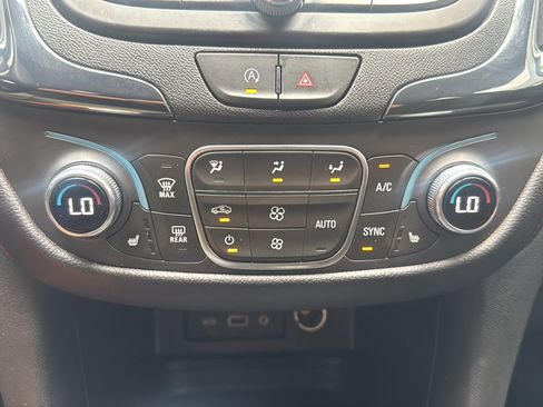 Used 2024 Chevrolet Equinox RS AWD/4WD image 38