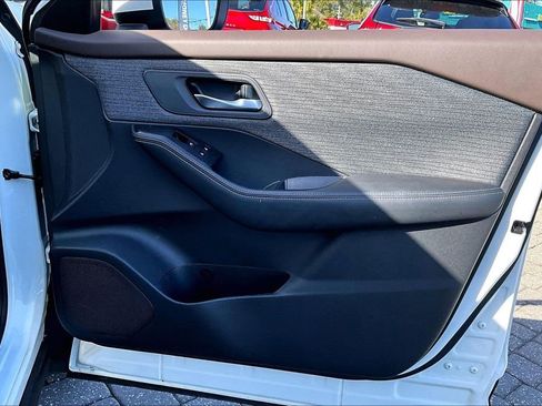 Used 2023 Nissan Rogue SV image 26