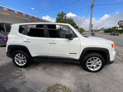 Used 2023 Jeep Renegade Latitude AWD/4WD image 7