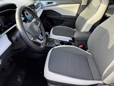 New 2026 Volkswagen Taos SE image 8