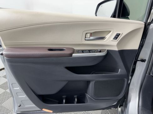 Used 2023 Toyota Sienna Platinum image 18