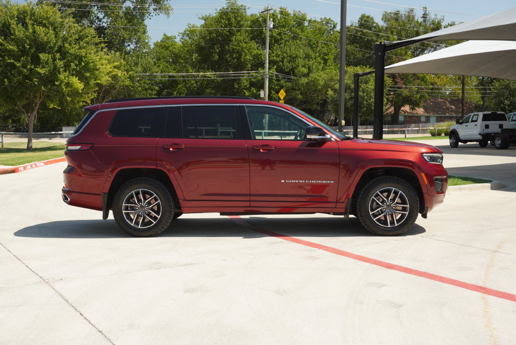 Used 2024 Jeep Grand Cherokee L Overland w/ Advanced Protech Group III AWD/4WD image 6