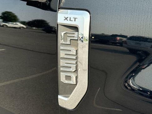 Used 2018 Ford F250 XLT w/ XLT Premium Package AWD/4WD image 17