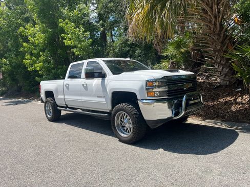 Used 2017 Chevrolet Silverado 2500 LT AWD/4WD image 2