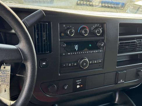 Used 2025 Chevrolet Express 2500 w/ Driver Convenience Package RWD image 4