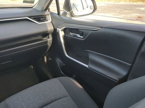 Used 2019 Toyota RAV4 XLE w/ Convenience Package image 21