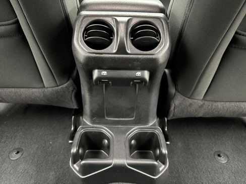 Used 2020 Jeep Wrangler Unlimited Sport image 18
