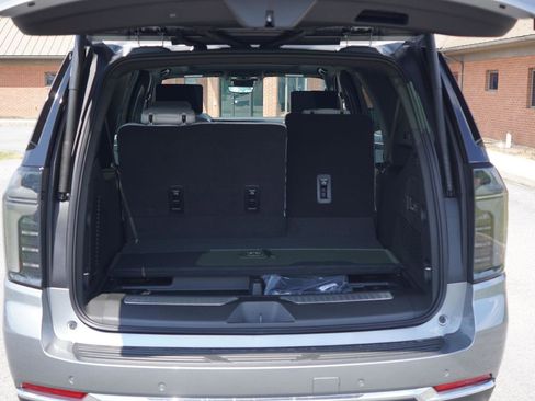 New 2025 Chevrolet Suburban Premier image 5