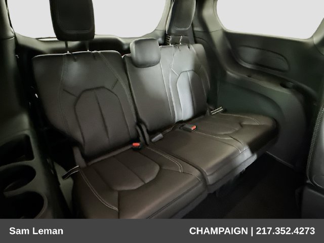New 2027 Chrysler Pacifica Select FWD image 26