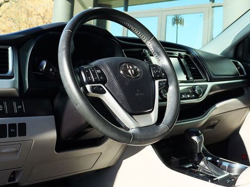 Used 2019 Toyota Highlander Limited image 44