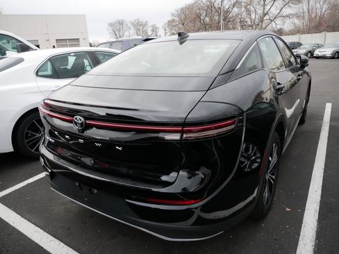 Used 2025 Toyota Crown XLE image 4