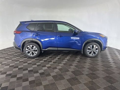 Used 2022 Nissan Rogue SV image 5
