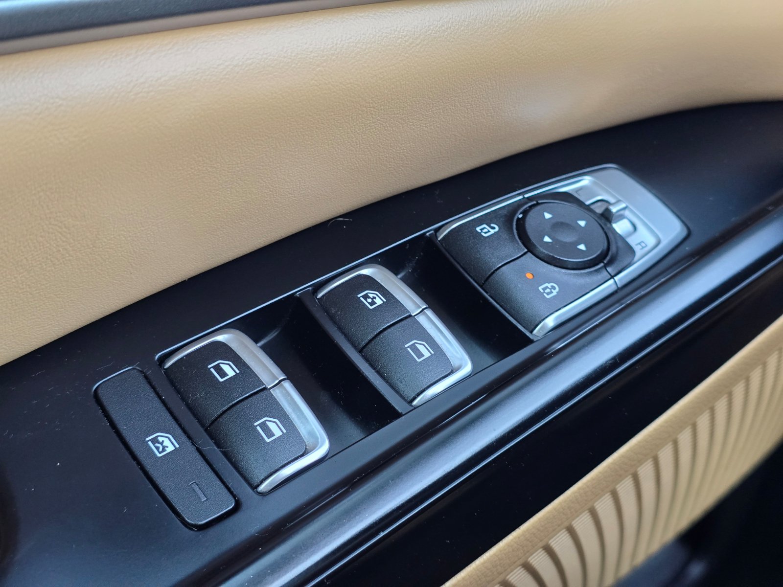 Used 2022 Kia Carnival LXS FWD image 23